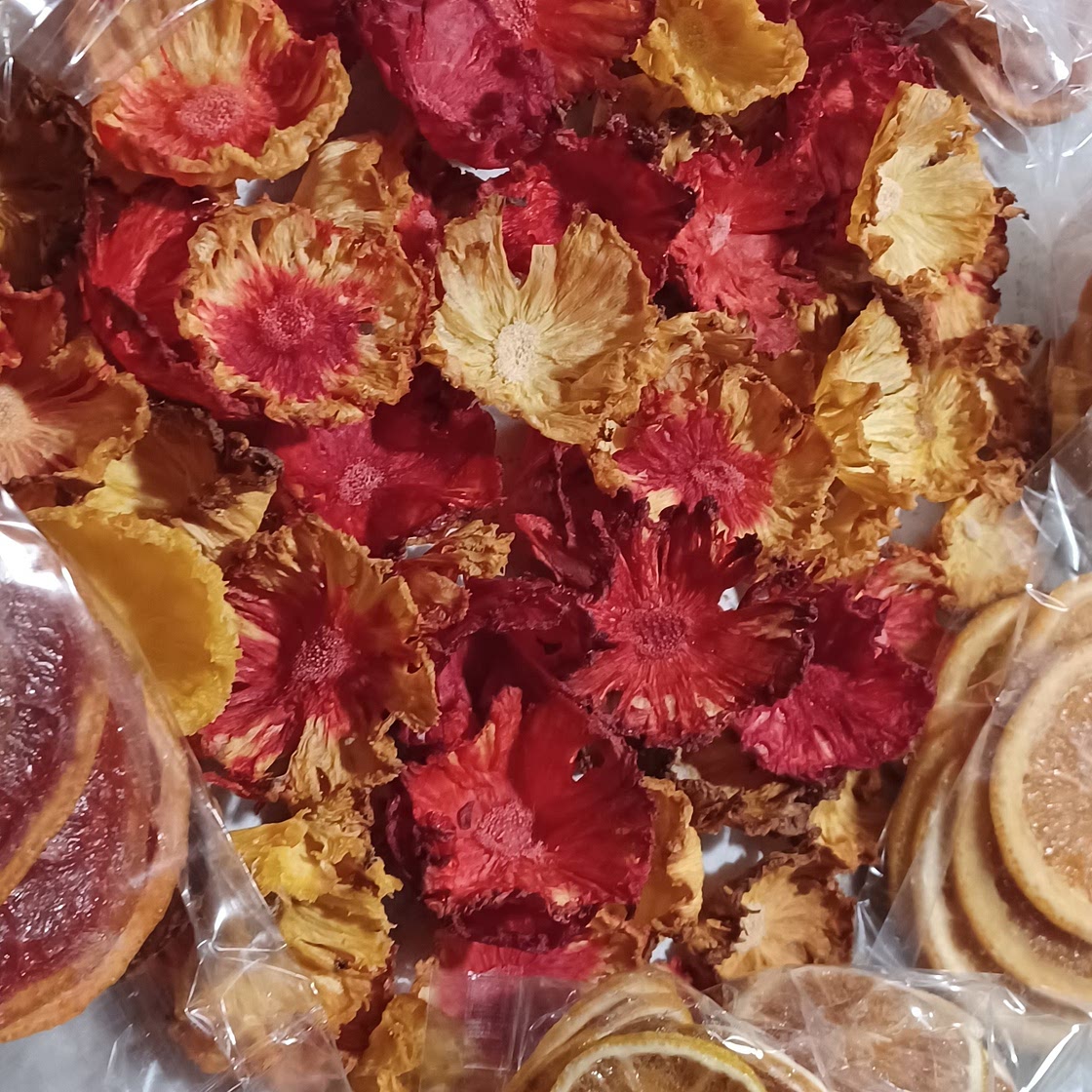 Dried pineapple slices