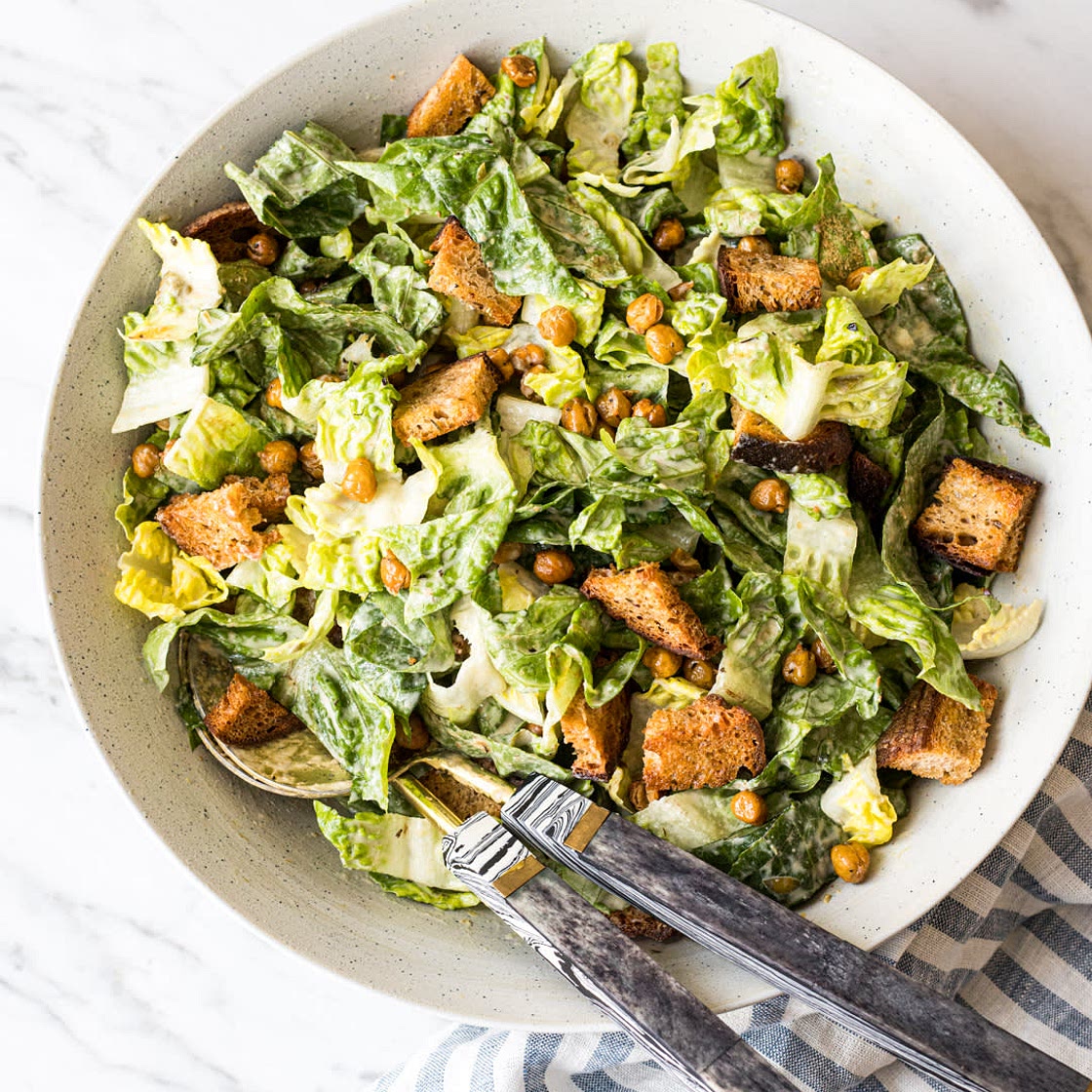 Proteinreicher Hähnchen-Caesar-Salat