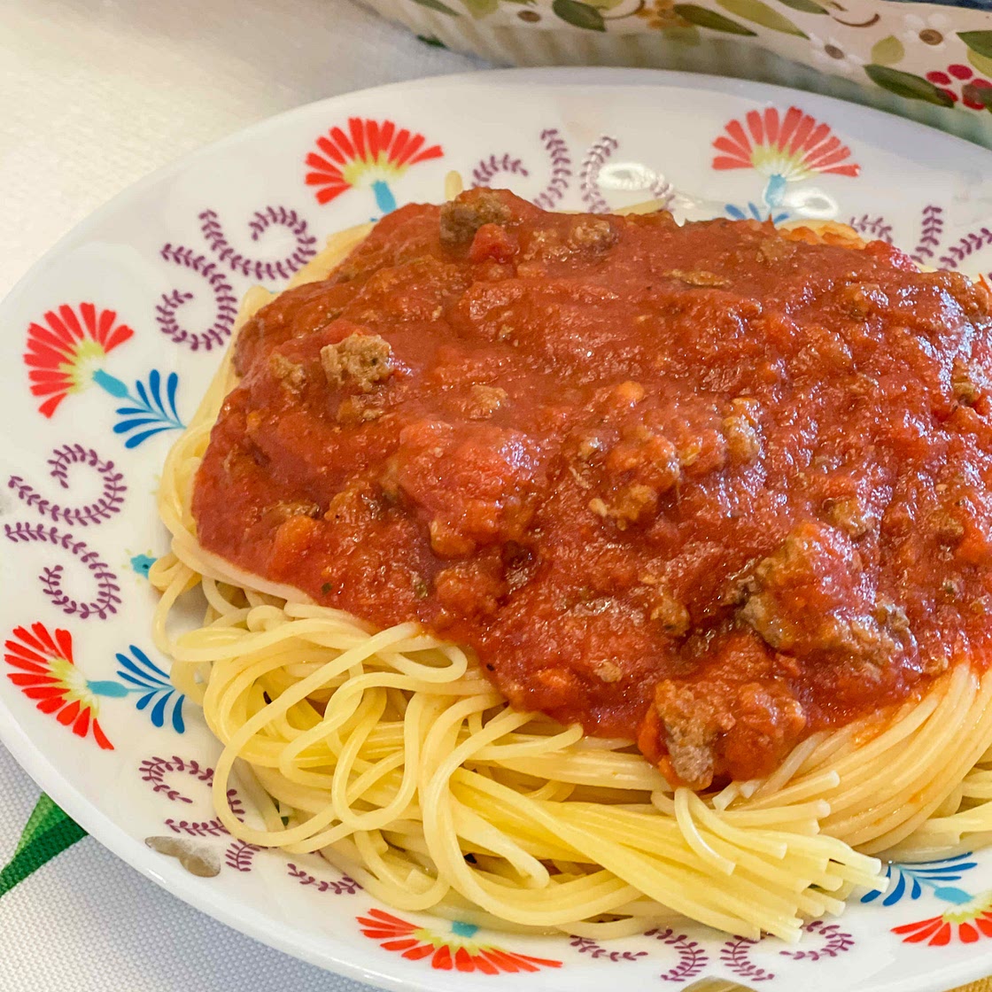 Easy crockpot tomato meat sauce 