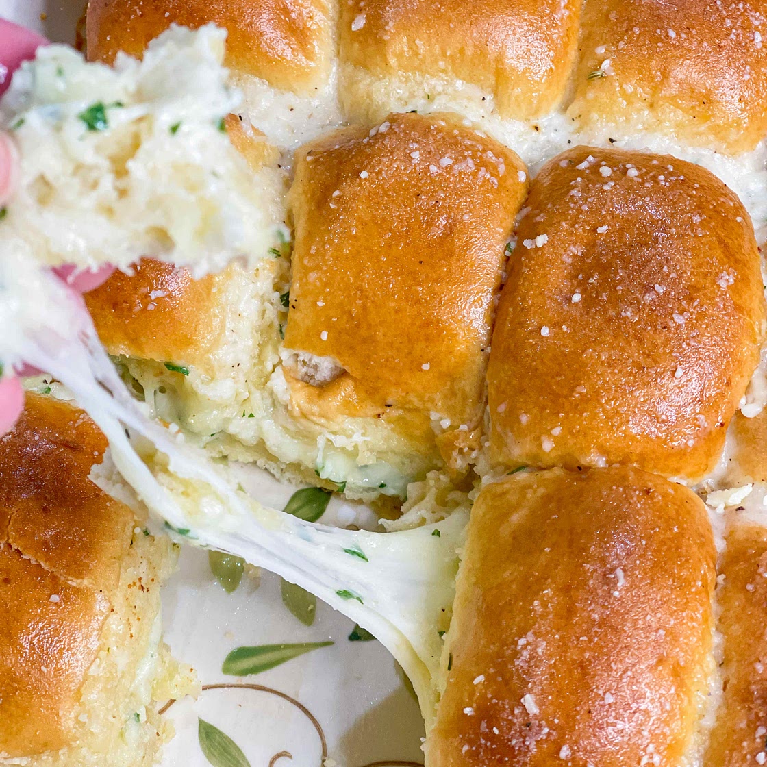 Cheesy garlic bread sliders