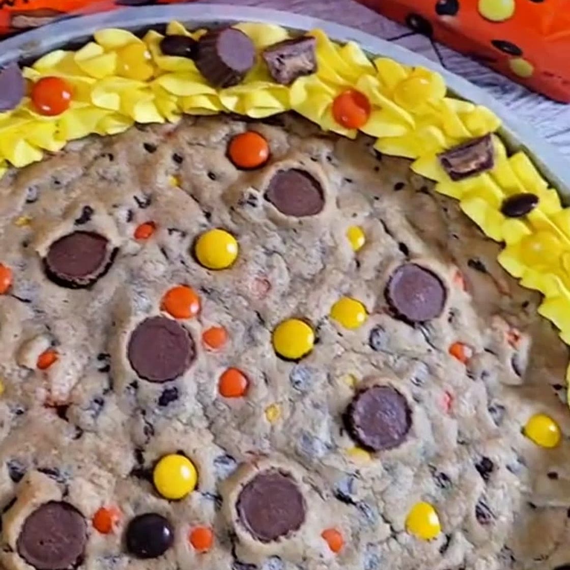Reese’s Cookie Cake