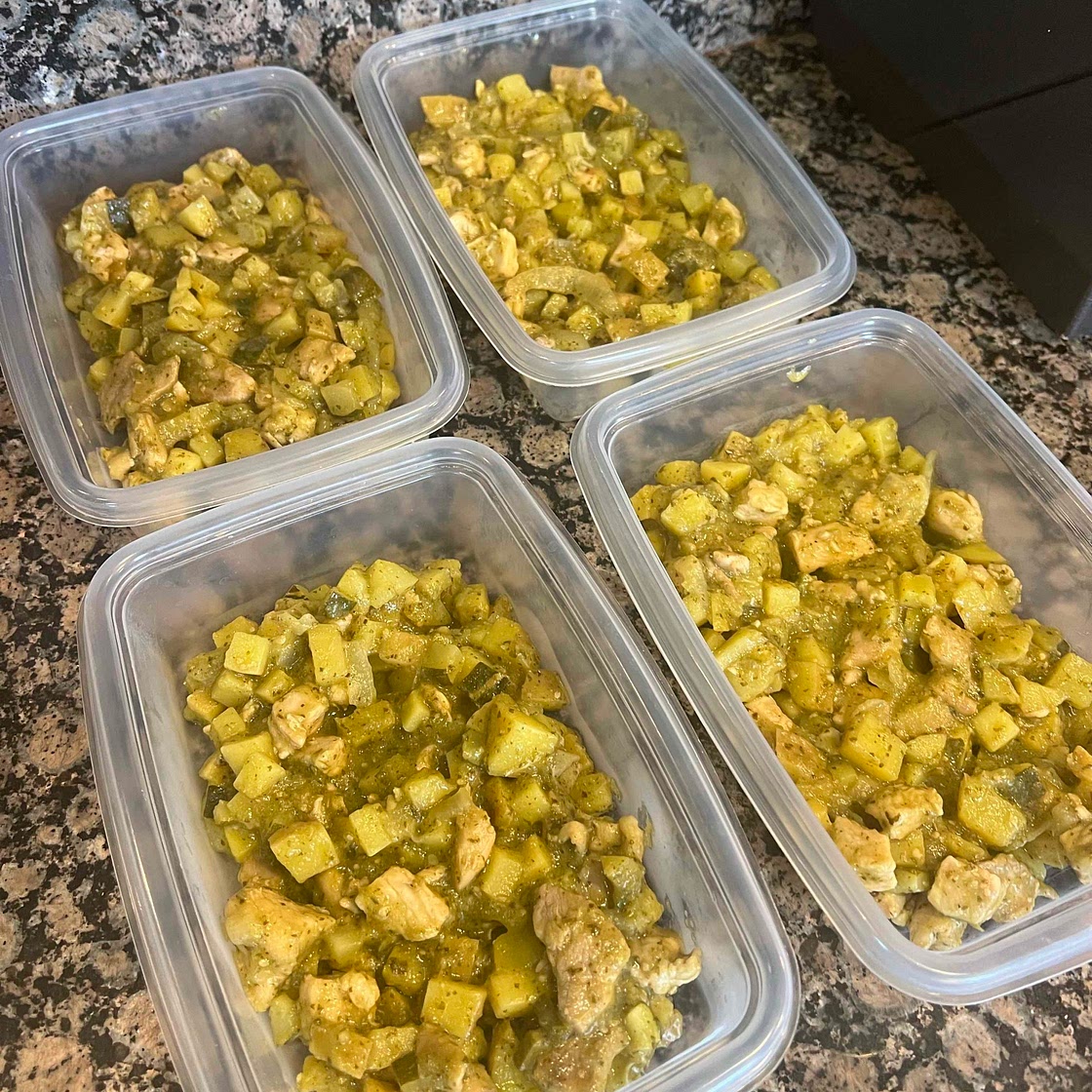 POLLO Y PAPAS EN SALSA VERDE
