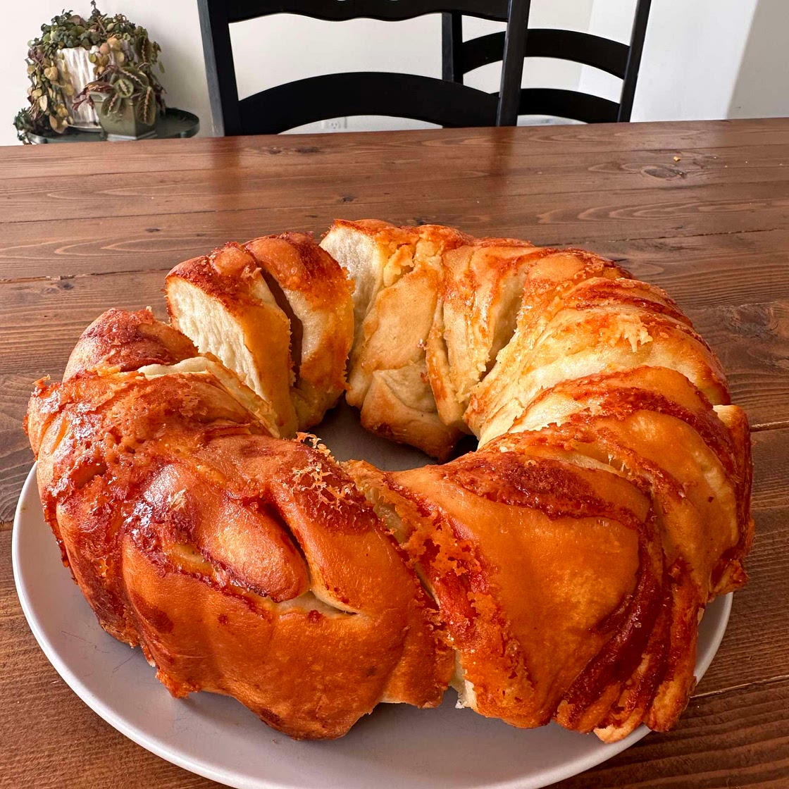 Cheesy garlic pull apart
