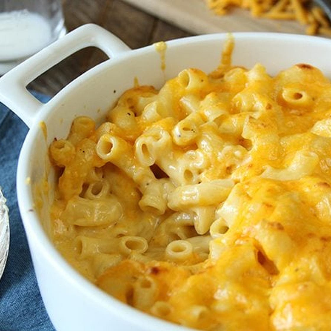 Classic Baked Macaroni and Cheese