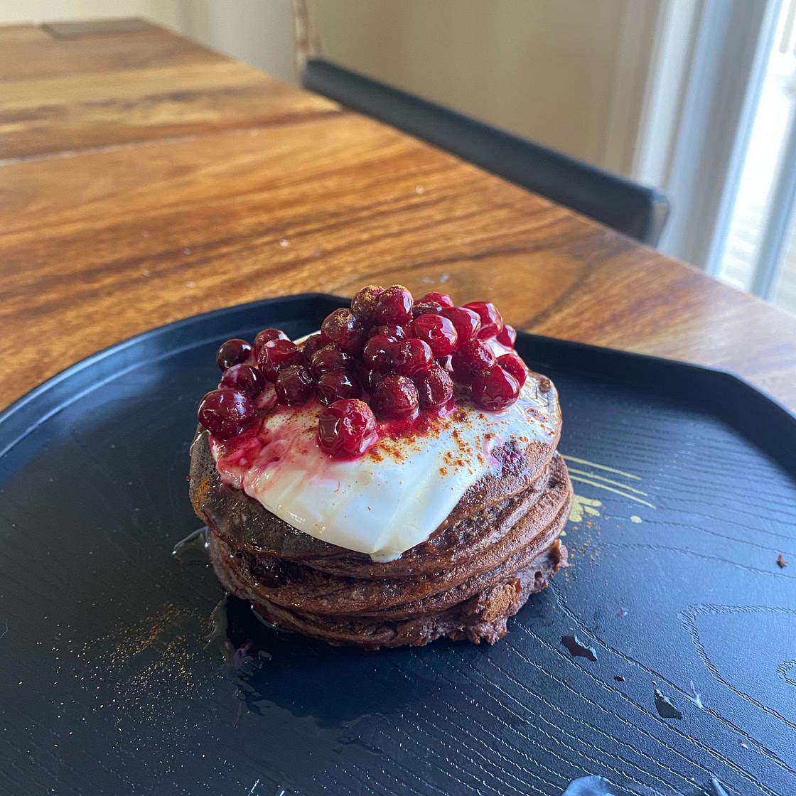Low calorie healthy banana oat pancakes with Raspberries