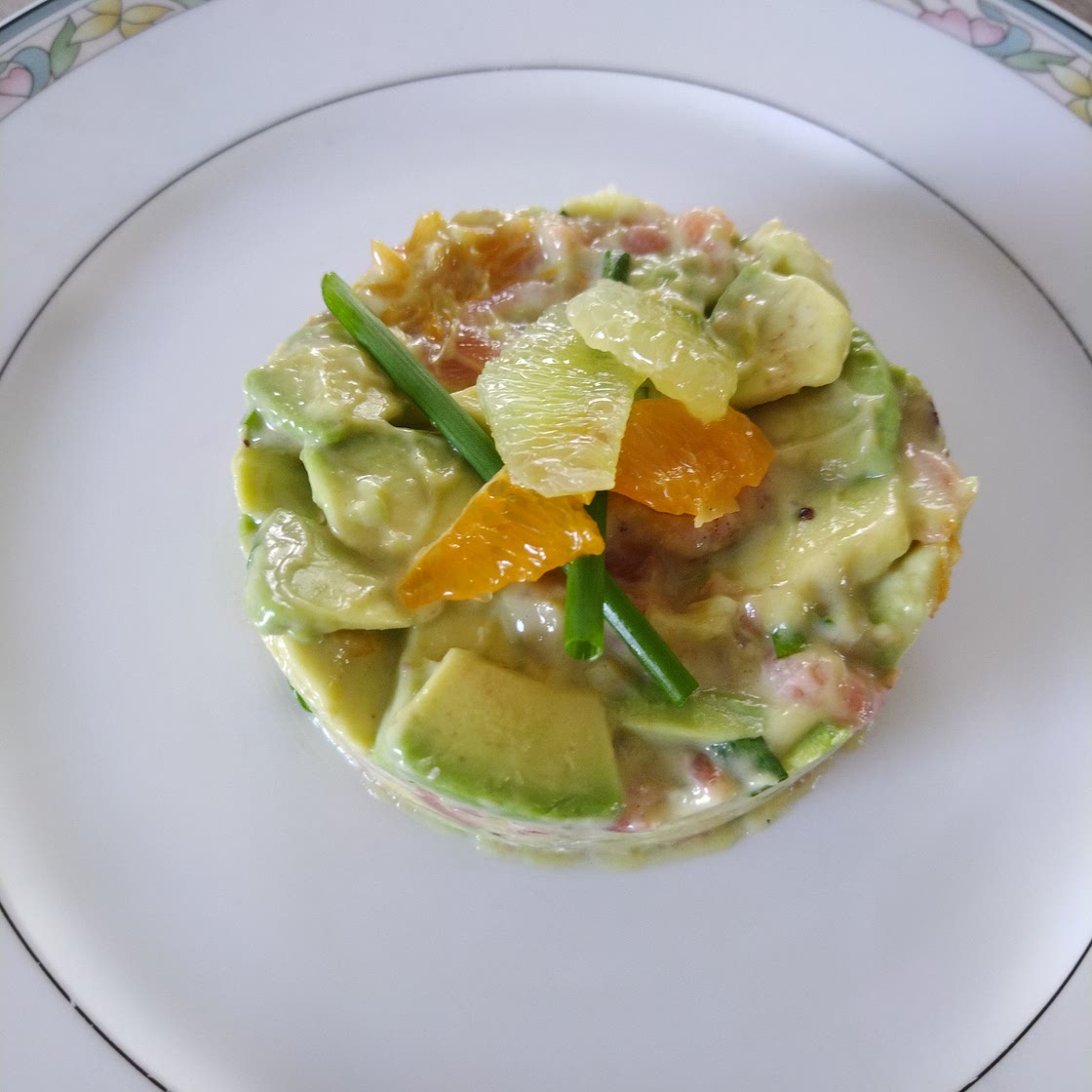 Tartare d'avocats et crevettes grises