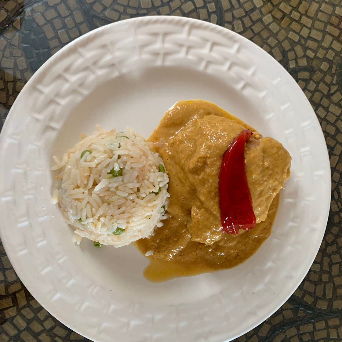 Pollo en salsa de cacahuate 