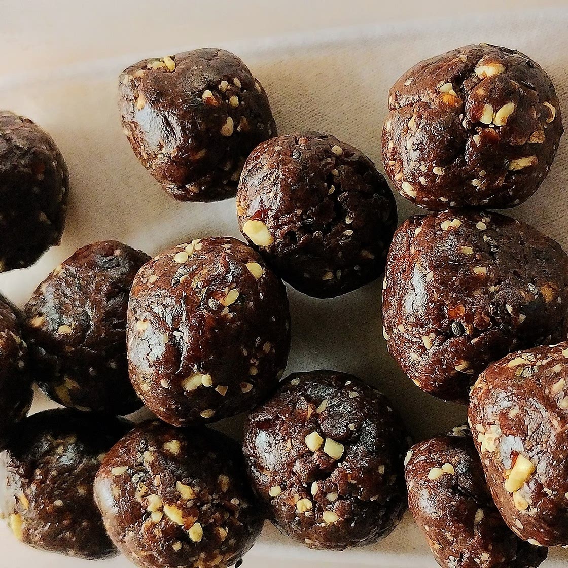 Choco fruit balls