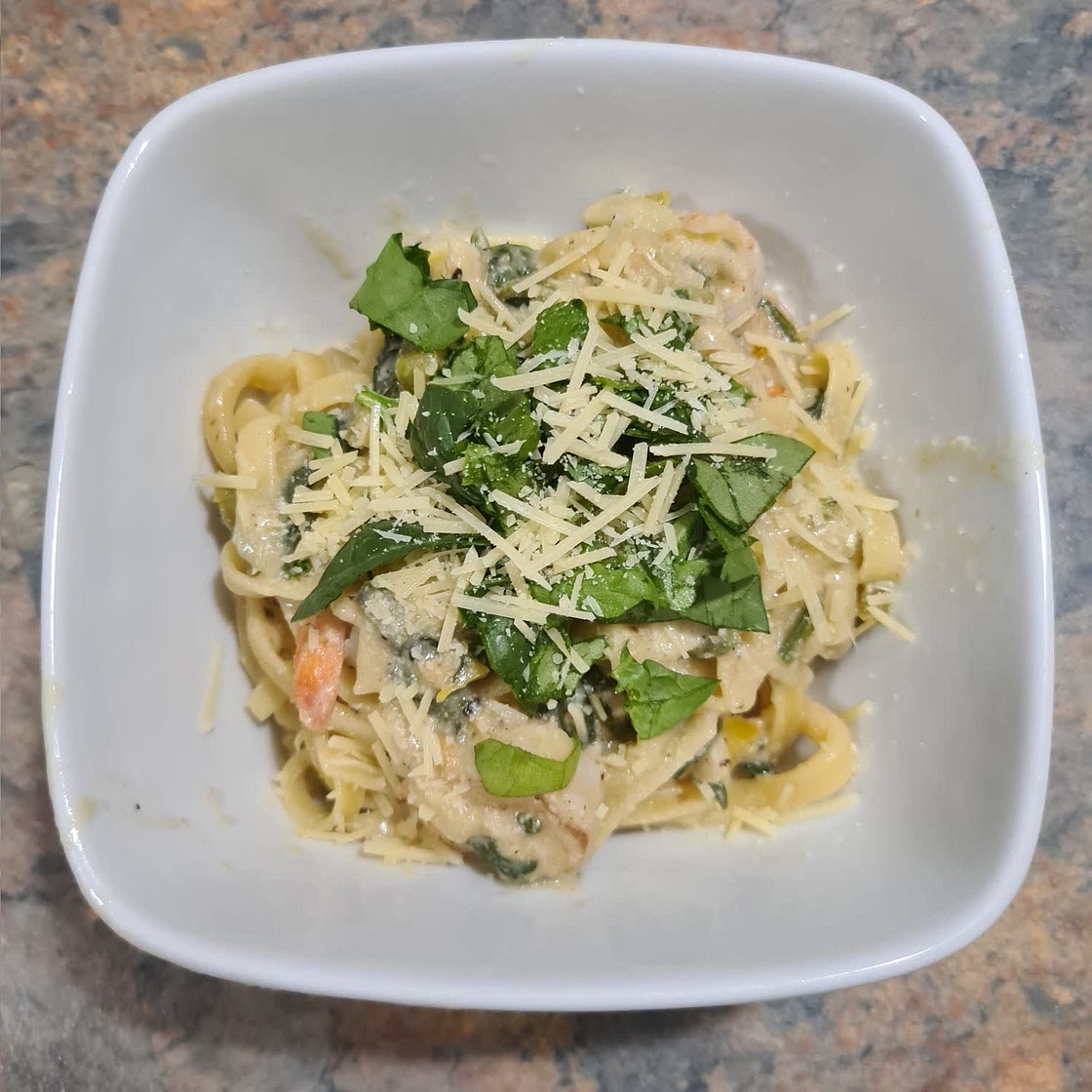 CREAMY PRAWN LINGUINE