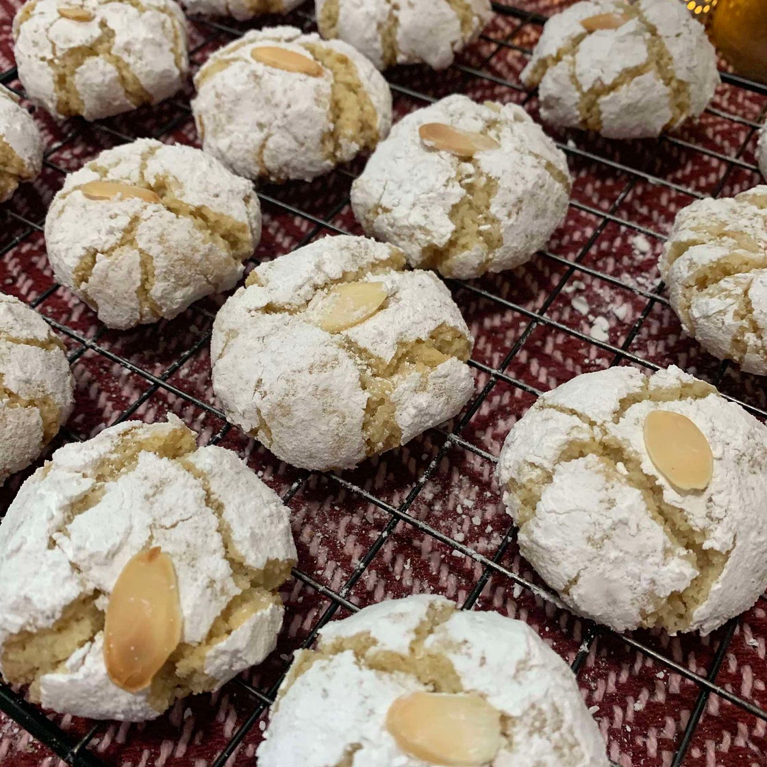 Vegan amaretti cookies