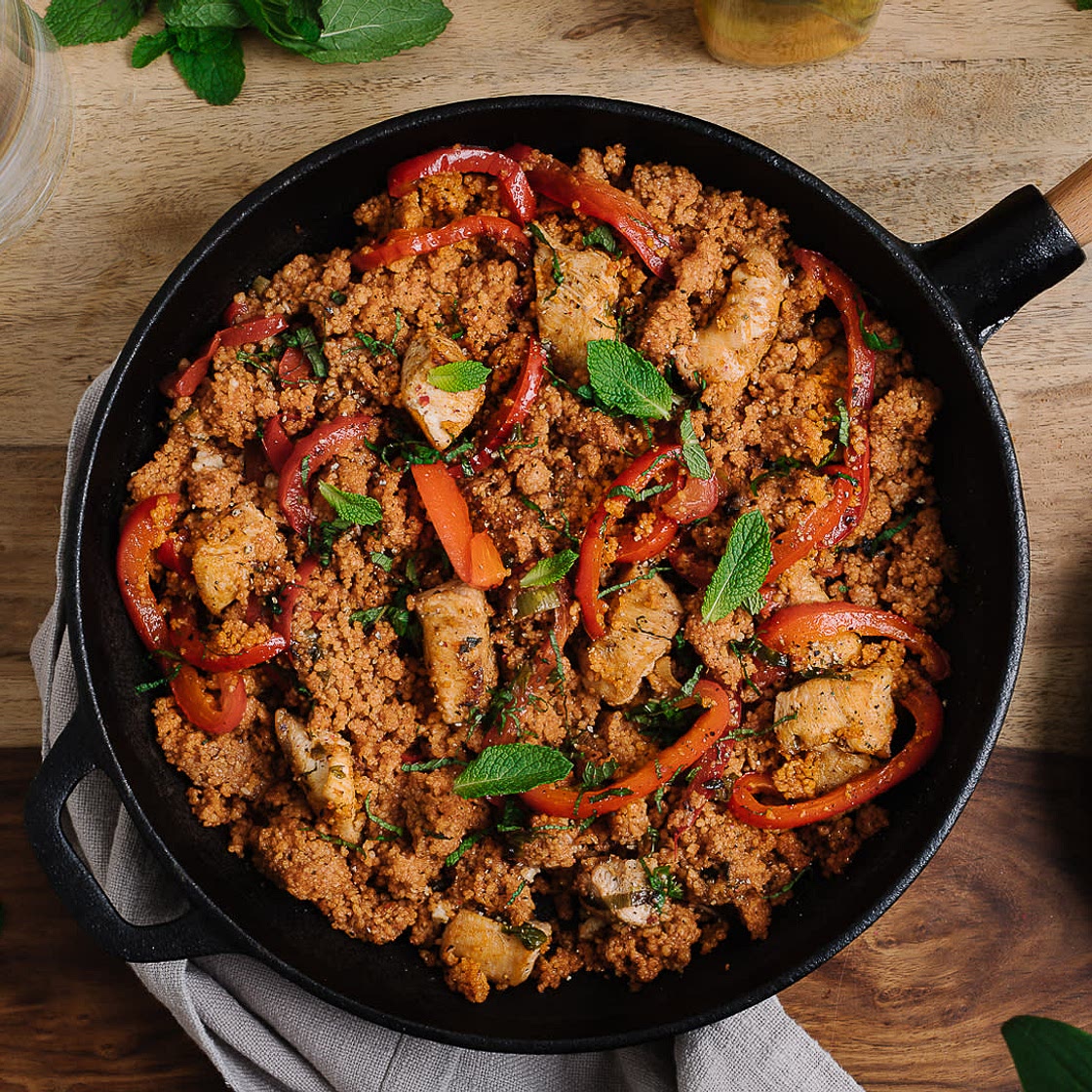 Gewürzter Couscous mit Hähnchenstreifen und Paprika