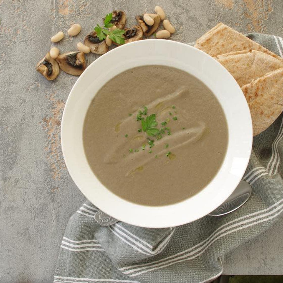 Mushroom and Cannellini bean soup