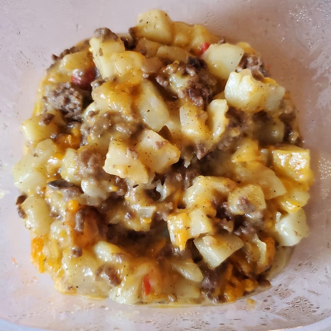 Cheesy potato and ground beef casserole 