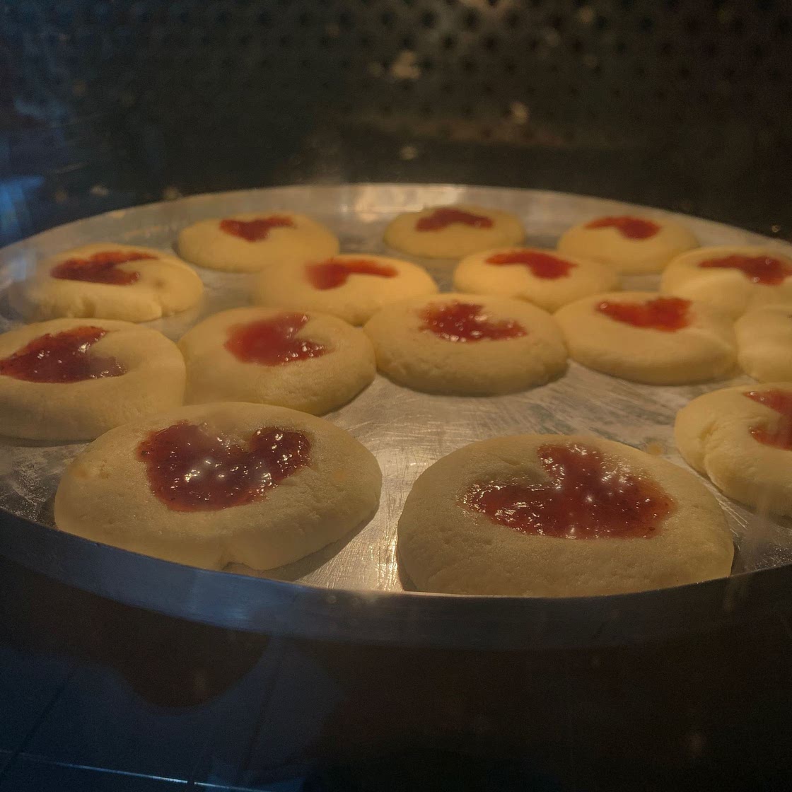 Heart thumbprint cookies 💖