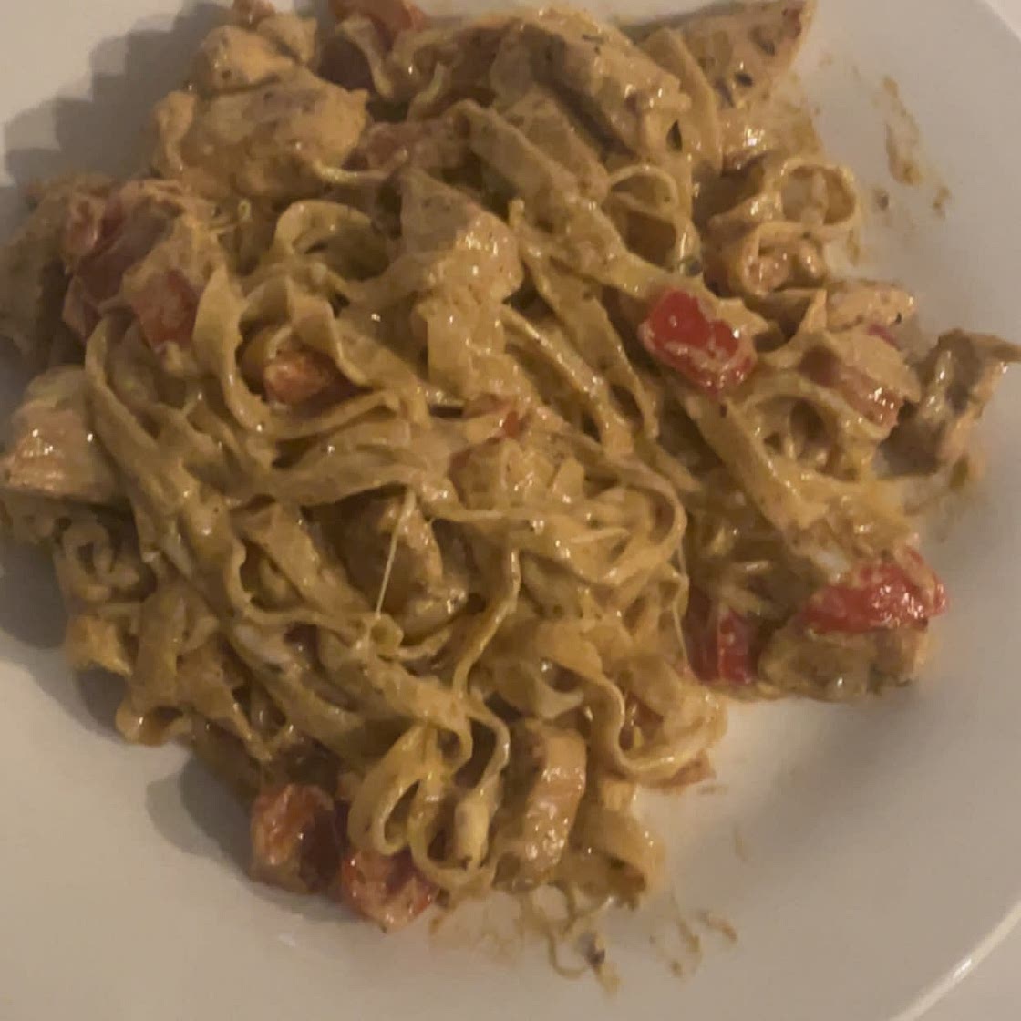 Creamy Mozzarella & Chicken Pasta (with 🫑)