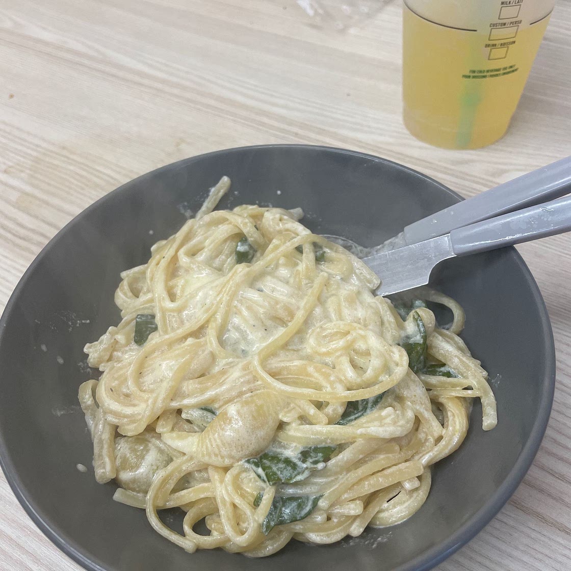 Spinach Alfredo linguine 🌱