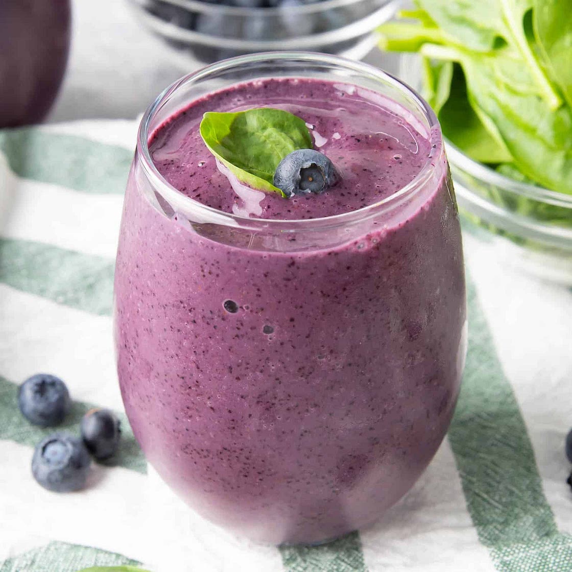 Spinach and berry smoothie