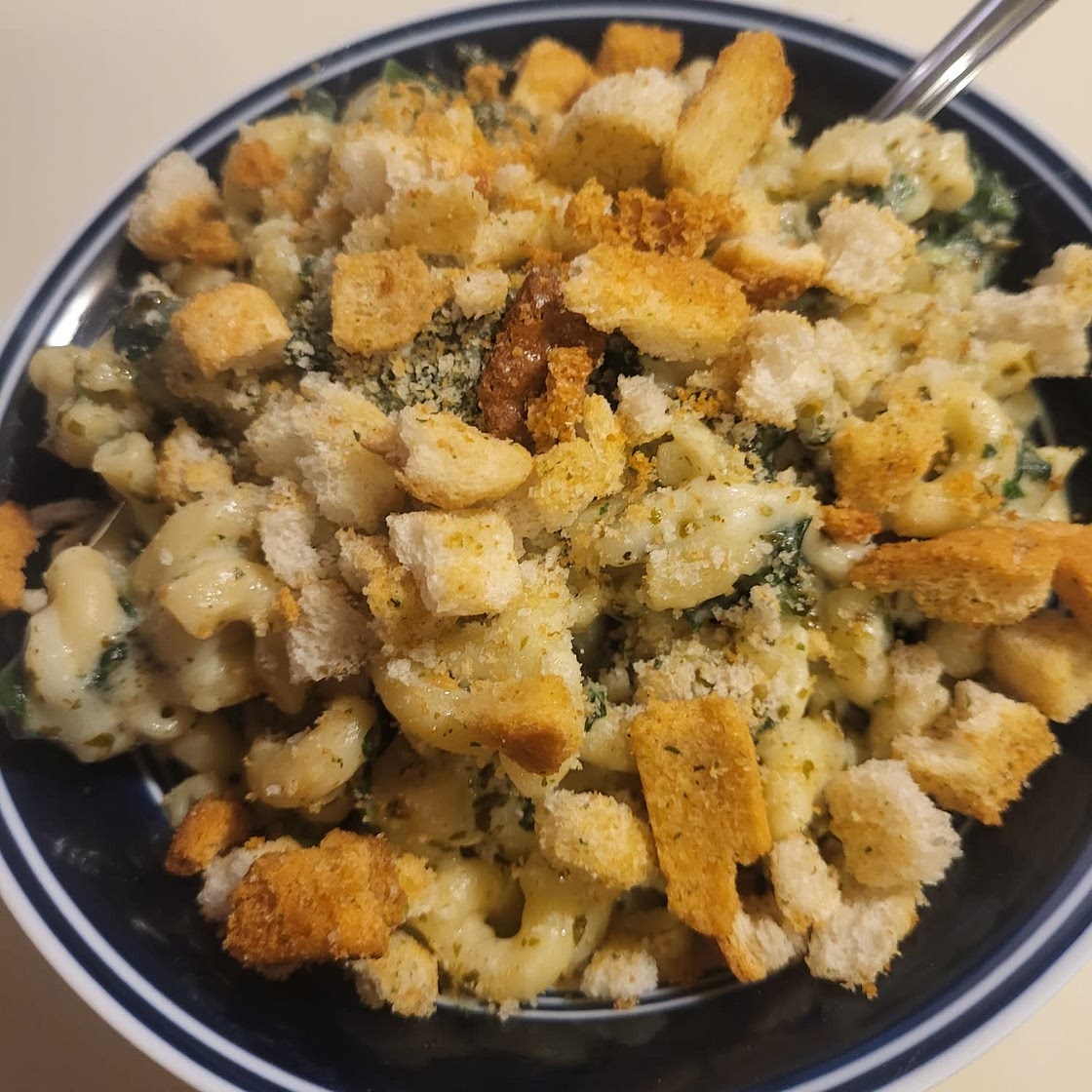 Creamy Pesto Mac and Cheese with Spinach