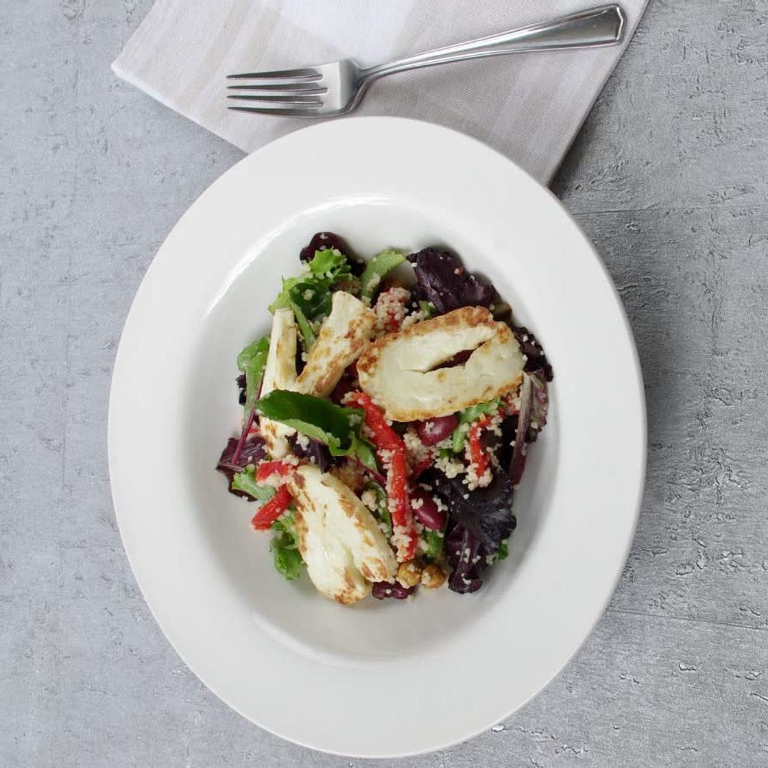 Kidney beans and chickpea halloumi salad