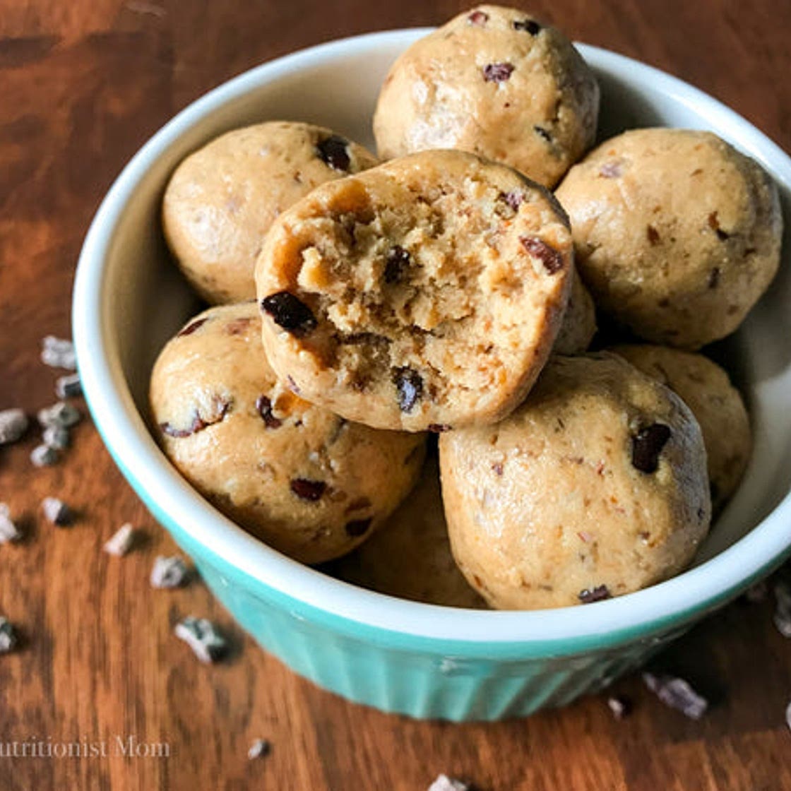 COLLAGEN ENERGY BALLS (PALEO)