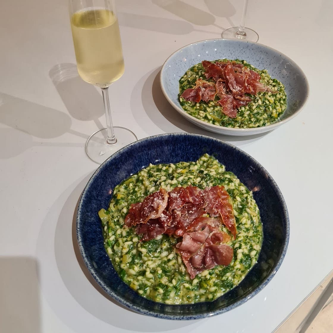 Green spinach & lemon risotto with crispy prosciutto