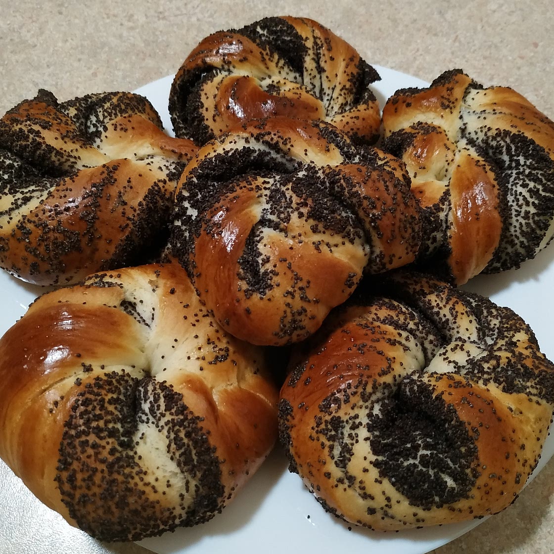Булочки с маком