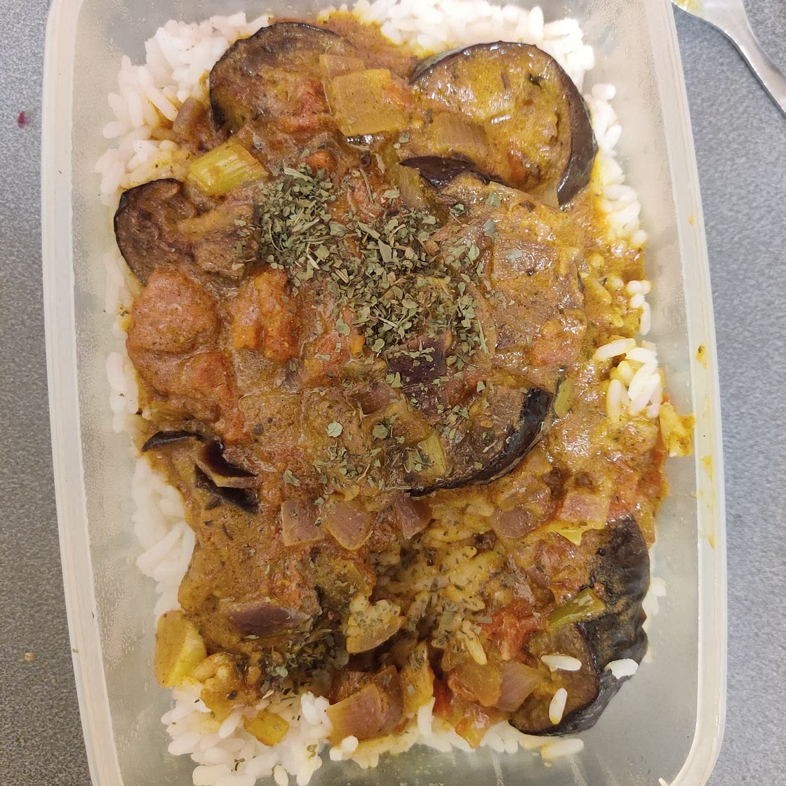 Roasted aubergine & tomato curry
