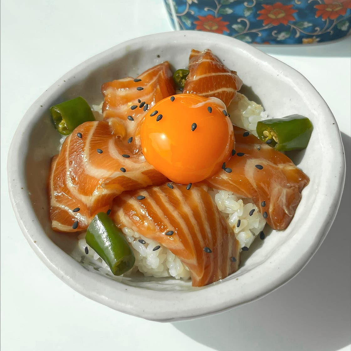 Marinated salmon sashimi