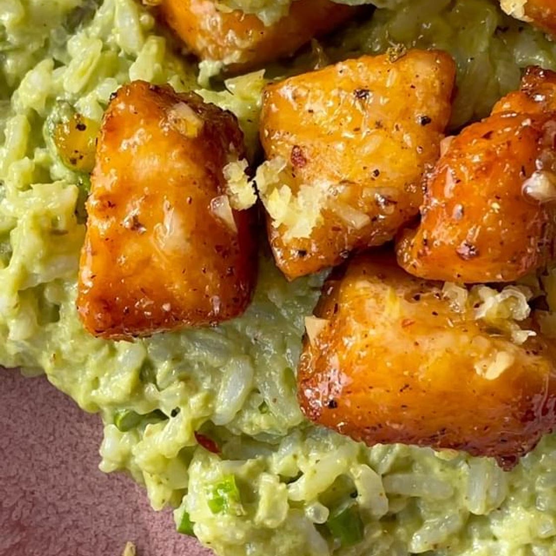 Creamy Pesto Rice w/ Lemon Pepper Salmon ✨⬇️ Follow