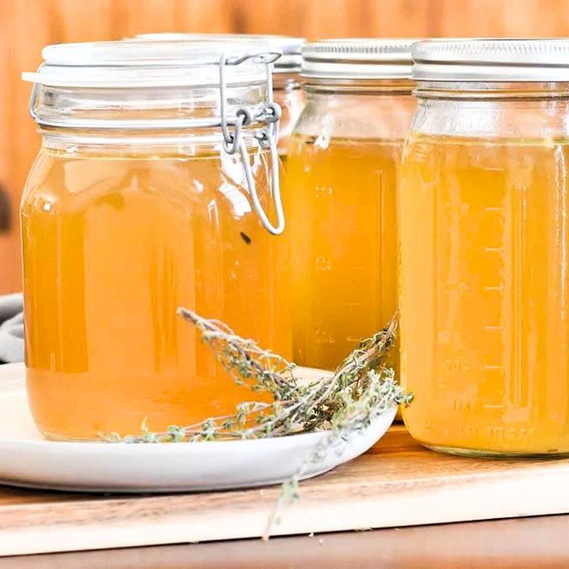 Slow Cooker Chicken Stock – Easy & Flavorful
