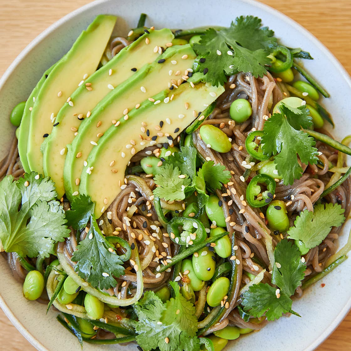 Bowl de nouilles soba et edamame