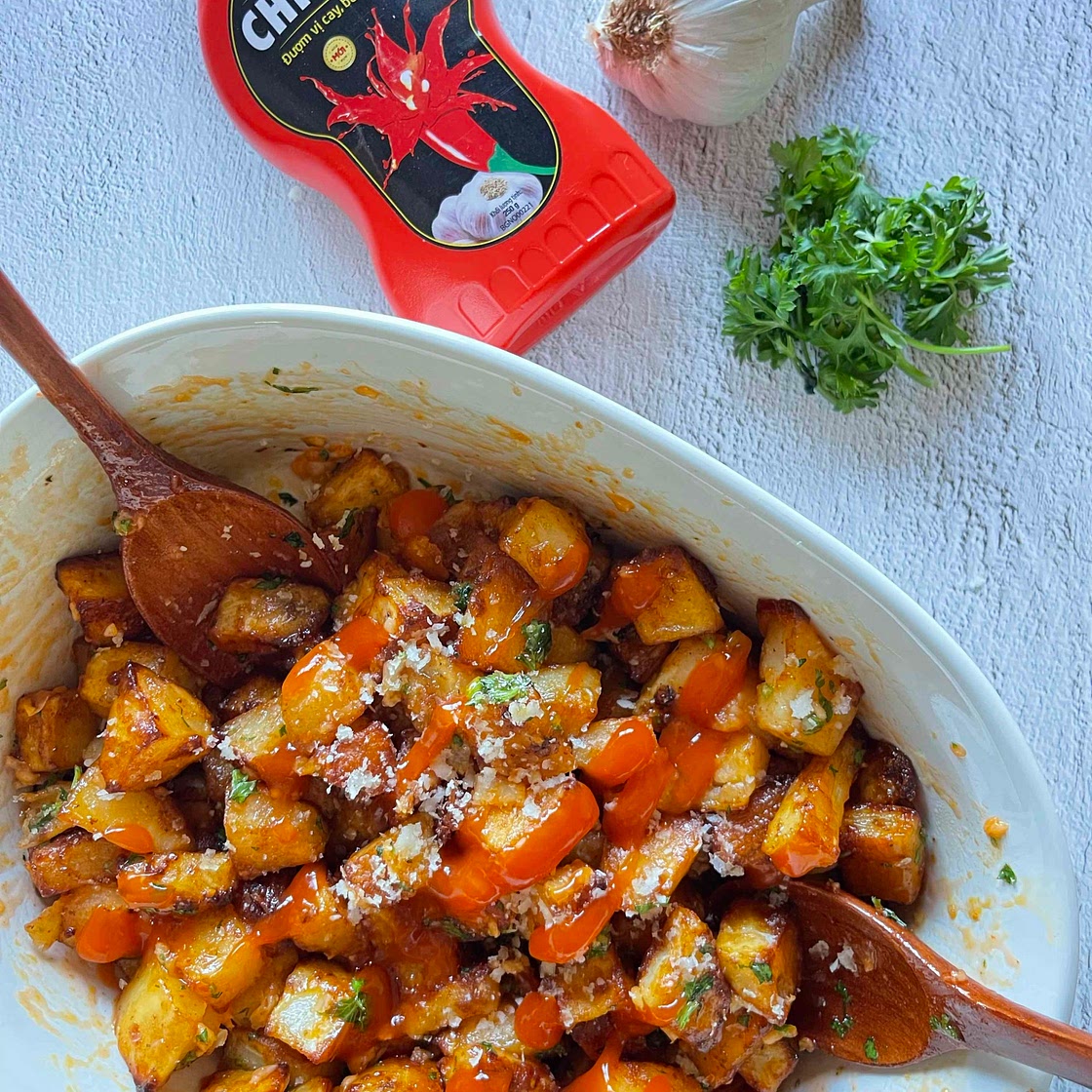 Sweet and Spicy Garlic Parmesan Potatoes 