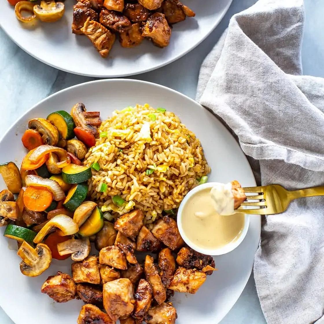 Hibachi Chicken & VeggieHibachi chicken  1 lb chicken breasts, diced 1 tbsp sesame oil 2 tbsp soy sauce 2 tbsp hoisin sauce 4 cl