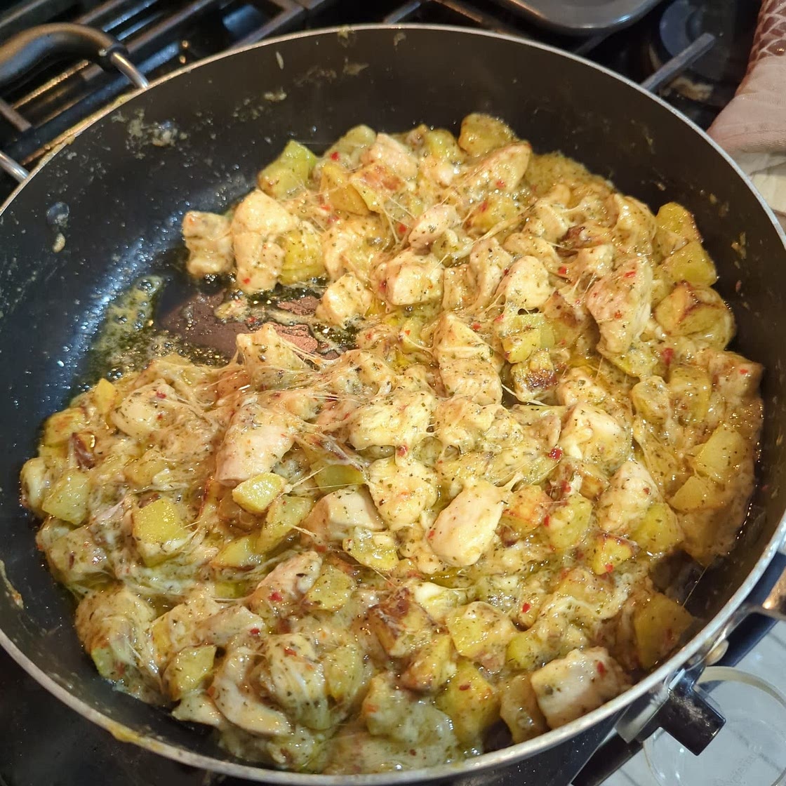 Cheesy Potato Garlic Chicken