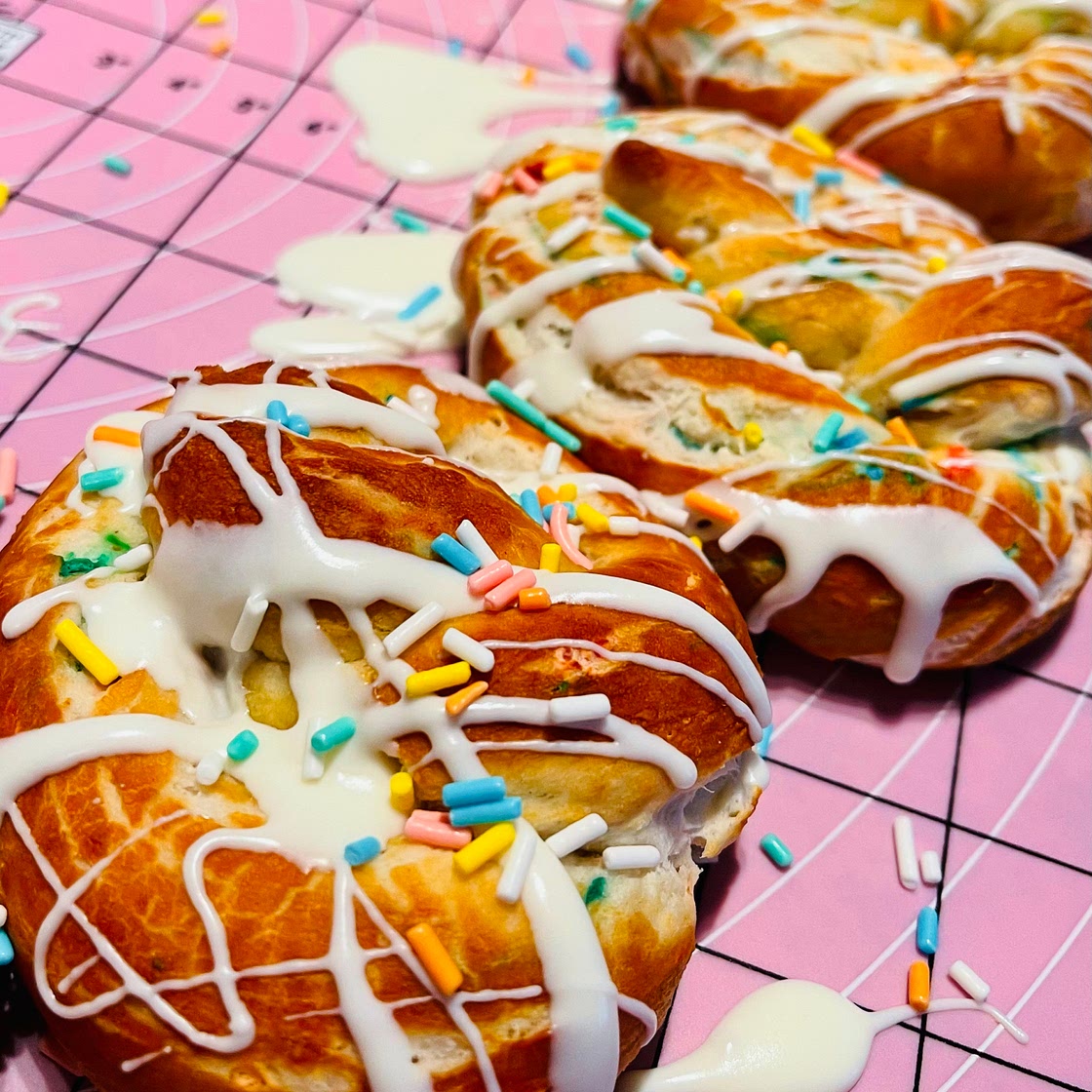 Confetti Cake Pretzels