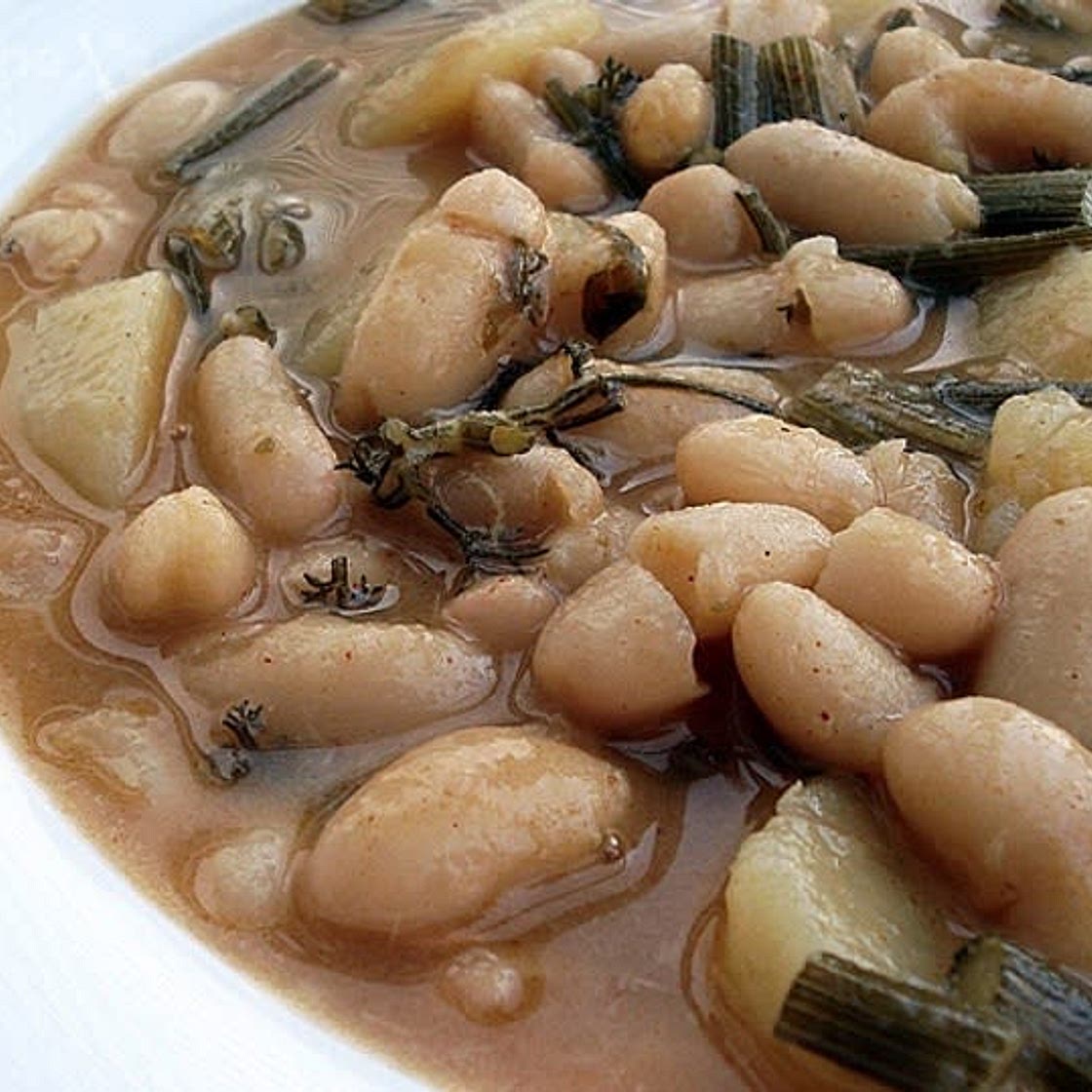 Guiso rápido de alubias con hinojos