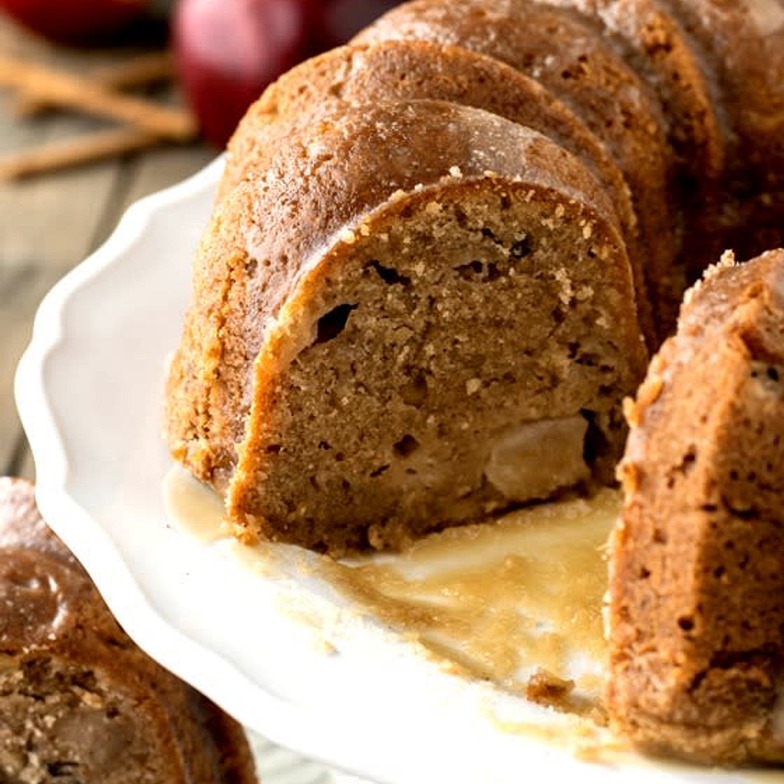Mom's Apple Cake Delux