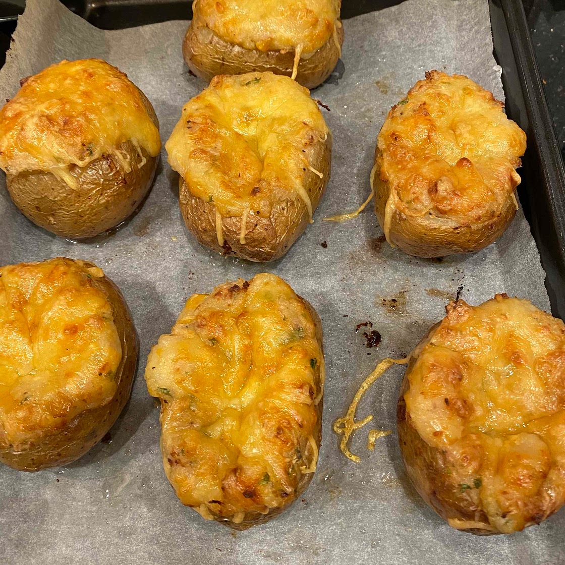 Baked stuffed potatoes 