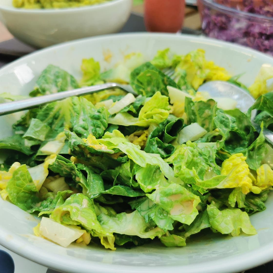 Peanut lettuce salad