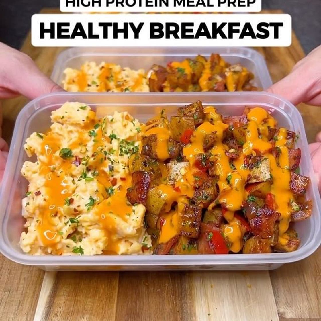Healthy Breakfast: Scrambled eggs and breakfast potatoes
