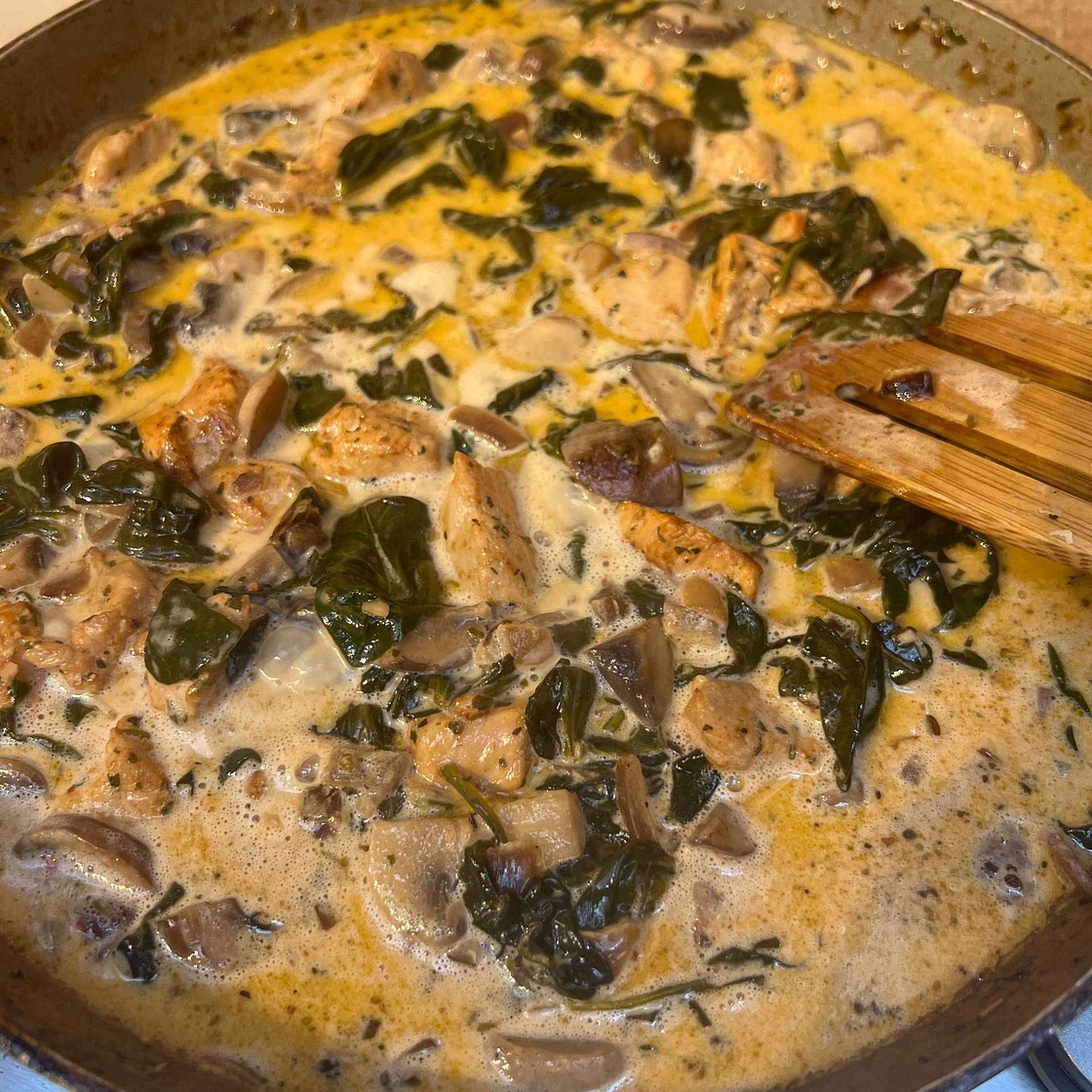 One-Pot Garlic Parmesan Pasta with Spinach and Mushrooms
