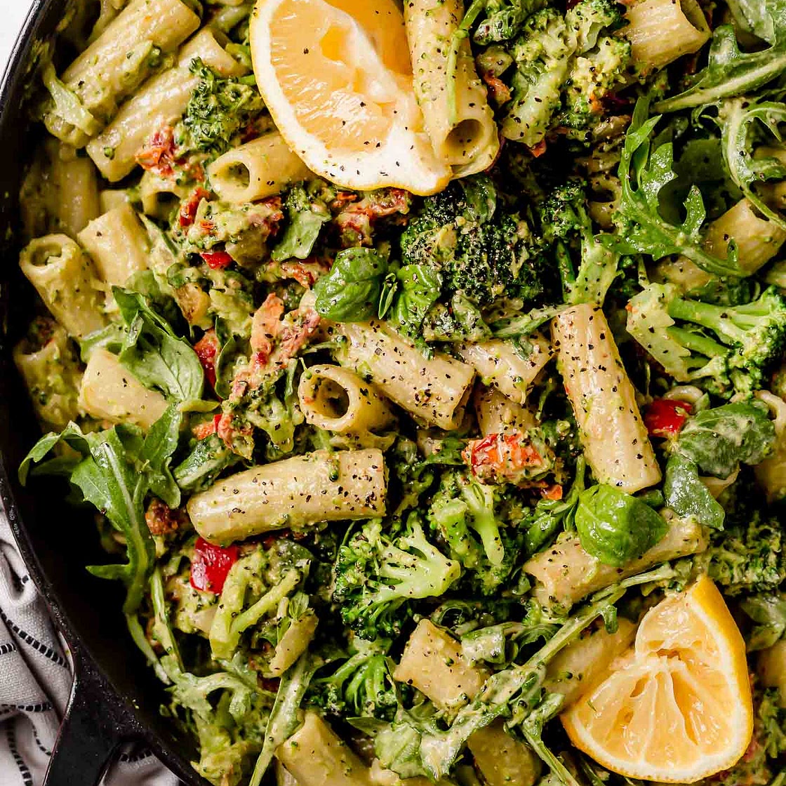lemony basil creamy vegan pasta with broccoli & sundried tomatoe