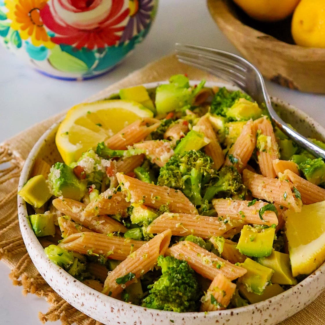 LOW WASTE Broccoli Avocado Pasta with lemon garlic sauce