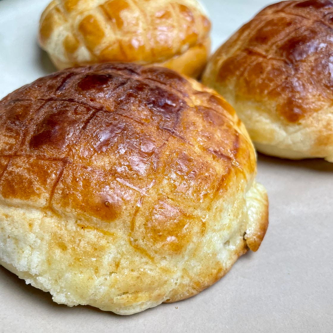 Pinapple Custard Buns (Nai Wong Bao)
