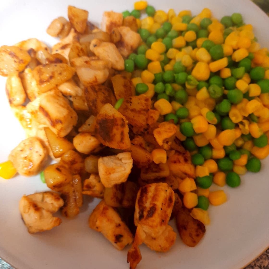 Garlic Butter Chicken and Potatoes Skillet