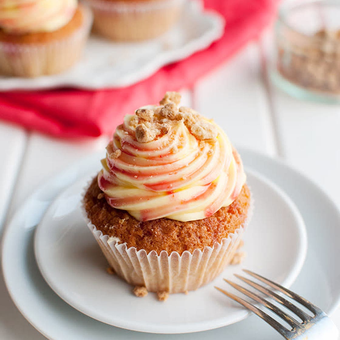Rhubarb & Custard Cupcakes