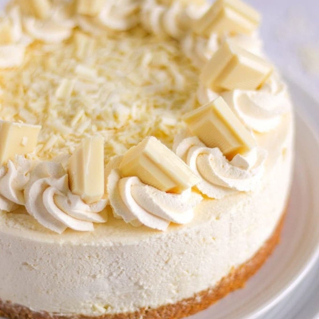 White Chocolate Cheesecake {Easy NO BAKE Recipe}