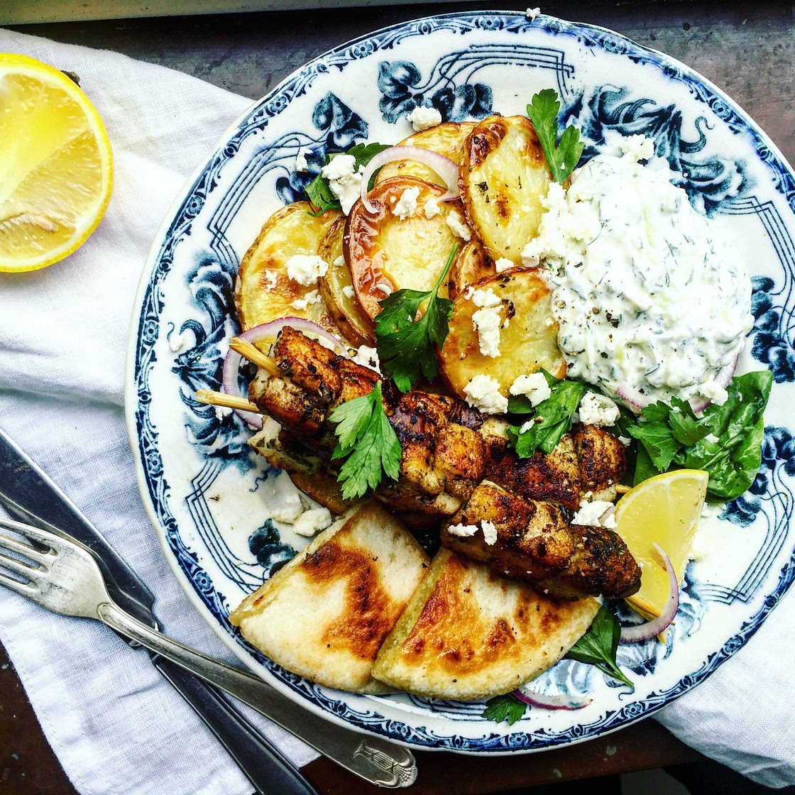 Halloumisouvlaki med rostad potatis och dilltzatziki – Tuvessons
