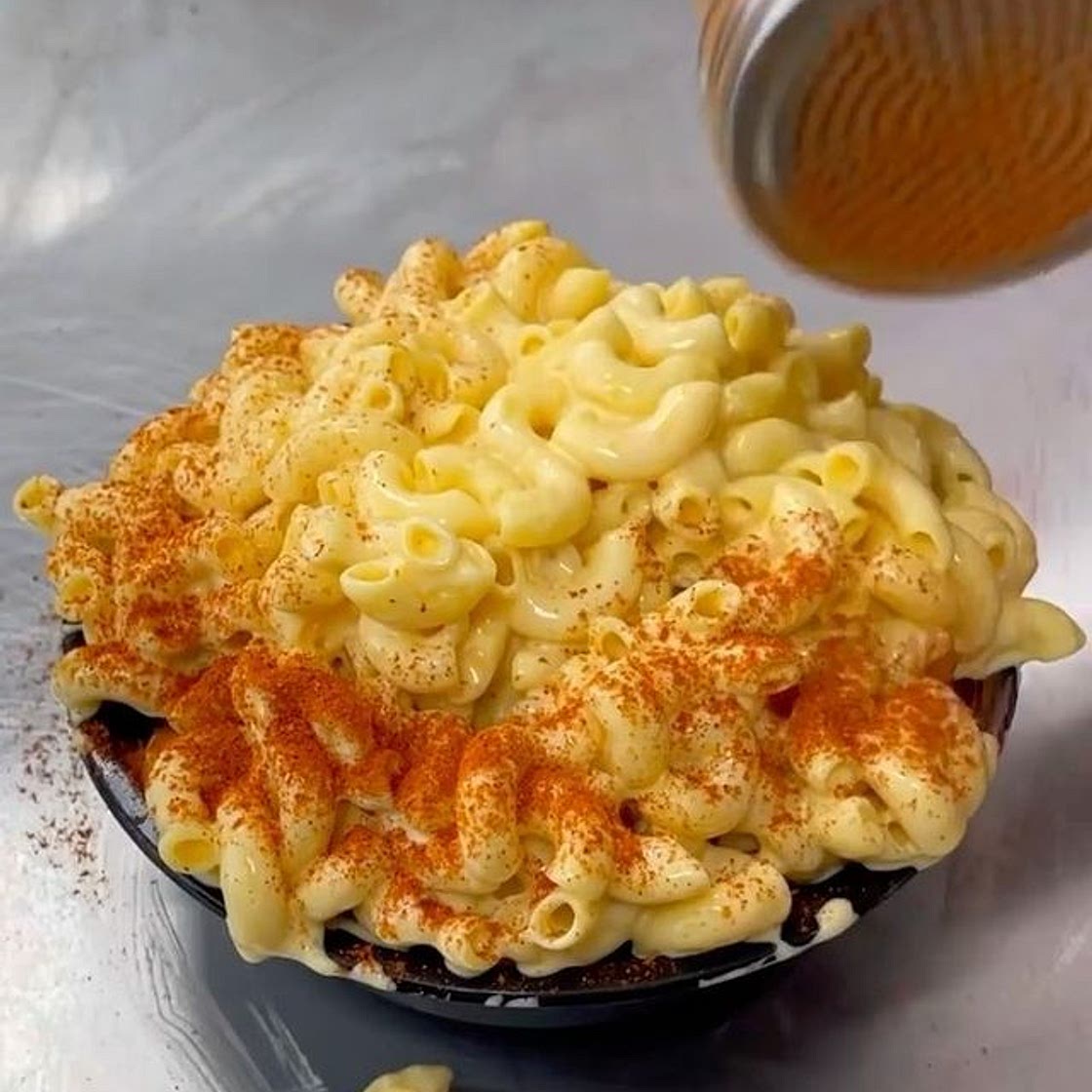 Hot Chicken Mac n Cheese Fries