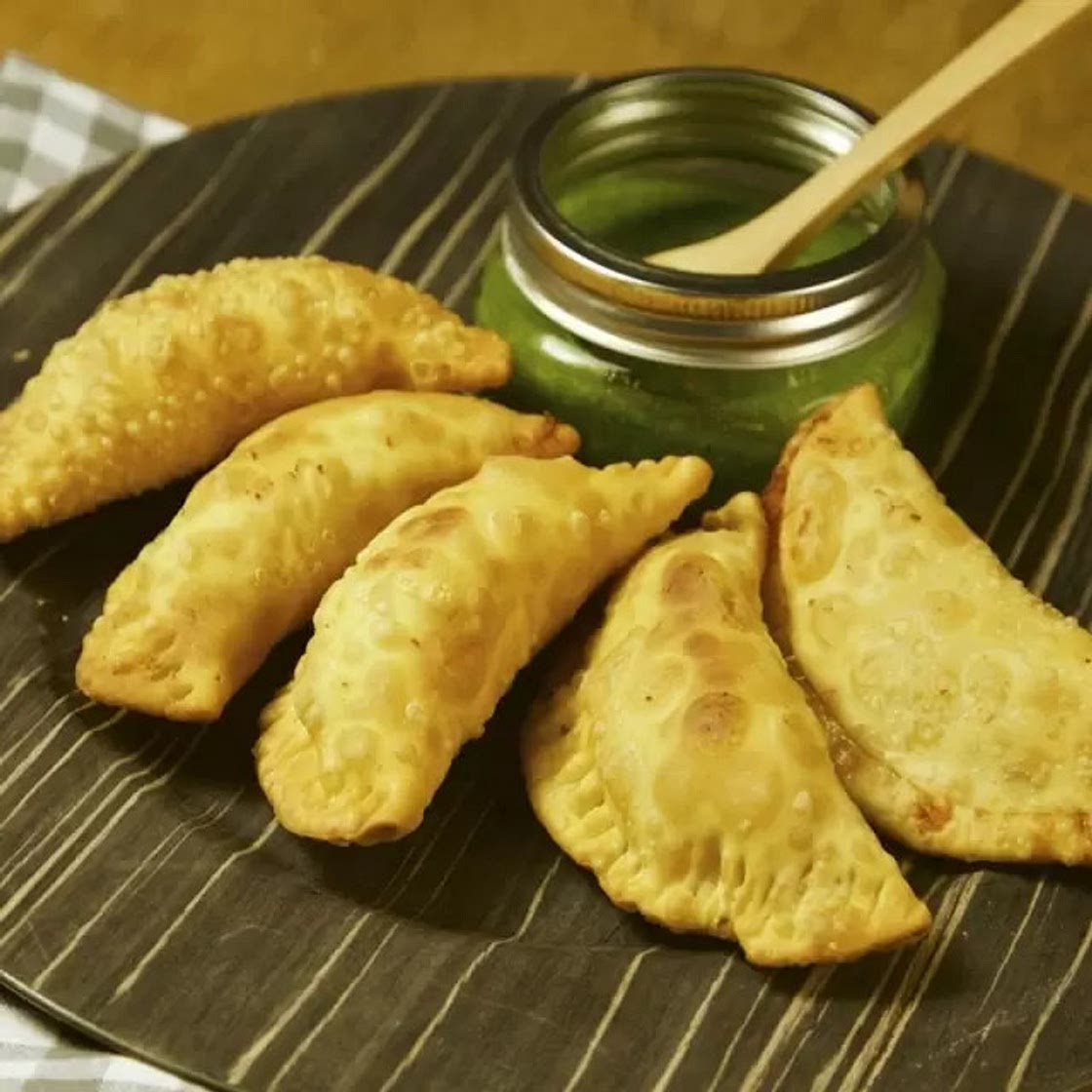 Empanadas de Queso Oaxaca, Elote y Chimichurri Mexicano